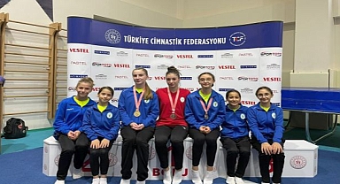 Bornovalı jimnastikçiler başarıya doymuyor