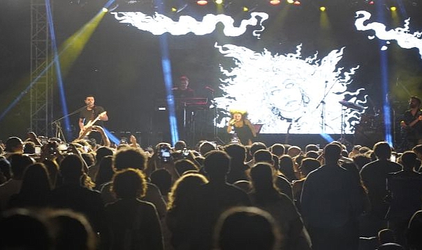 Çim Konserleri'nde Sena Şener rüzgarı