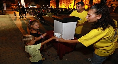 “Atatürk” ile duygulandı