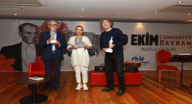 Cumhuriyet Sizinle Var Olsun