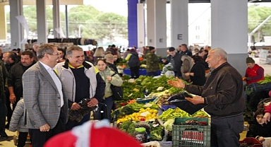 Altınova Kapalı Pazaryeri’nde Alışveriş Başladı