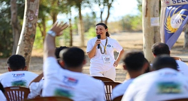 Başkan Sengel Gençlere Efes Tarlası Yaşam Köyü'nü anlattı