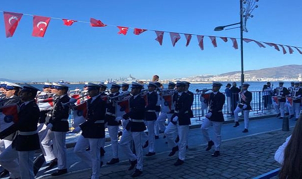 Cumhuriyet’in 102. Yılı İzmir’de Coşku ve Gururla Kutlandı