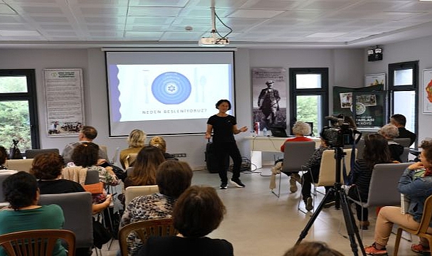 Efes Tarlası Yaşam Köyü’nde Fonksiyonel Beslenme Söyleşisi