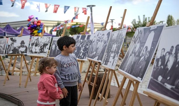 İzmir'de Cumhuriyet coşkusu başladı