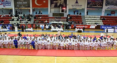 Minik sporcular Cumhuriyet için ter döktü