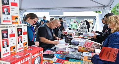 Tahsin Hasoğlu’ndan İZKİTAP’ta kahkaha dolu gece