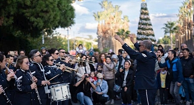 İzmir yeni yılı rengarenk bir festivalle karşılıyor
