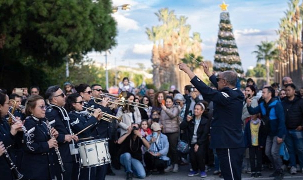 İzmir yeni yılı rengarenk bir festivalle karşılıyor