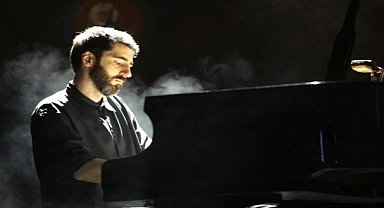 Dünyaca ünlü piyanist İzmir'de ayakta alkışlandı