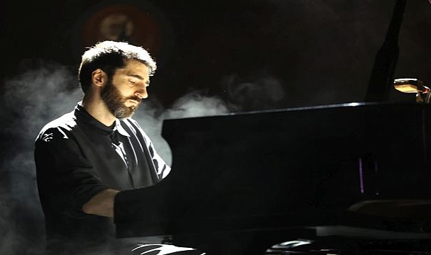 Dünyaca ünlü piyanist İzmir'de ayakta alkışlandı