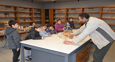  Üretici Pazarında çocuklara tohum, ailelerine sirke yapım atölyesi