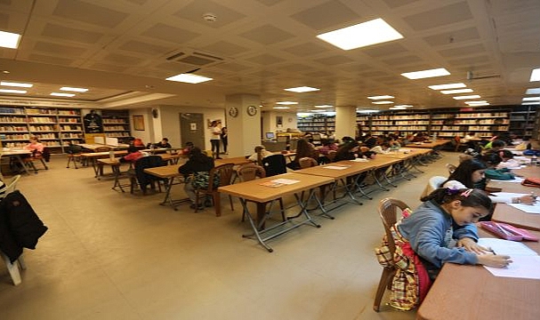 Efes selçuk belediyesi’nden sınav yolundaki öğrencilere destek