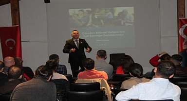 Efes selçuk’ta babalara “babalık” semineri