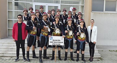 Selçuk efes sanat halk oyunları ekibi izmir il yarışması'nda üçüncü oldu