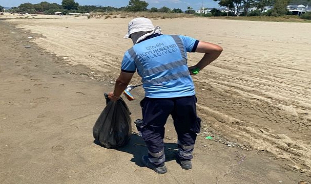 İzmir Büyükşehir Belediyesi iş birliğiyle Efes Selçuk sahillerinde temizlik mesaisi devam ediyor