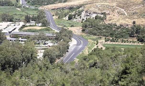 Pamucak yolu baştan sona yenilendi