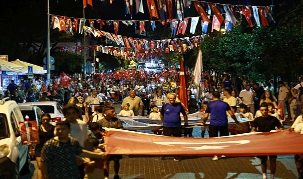 Efes Selçuk’ta 30 Ağustos coşkusu: “Sonsuza kadar Cumhuriyet yaşasın”