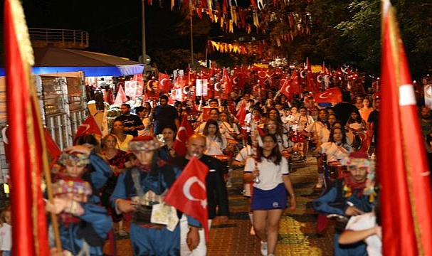 Efes Selçuk’ta Zafer Bayramı, fener alayı ve Eliz Band konseri ile kutlanacak