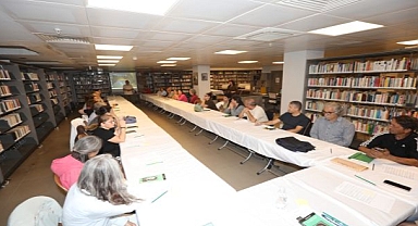 Efes Selçuk’ta kitap severler kuyucaklı yusuf’u konuştu